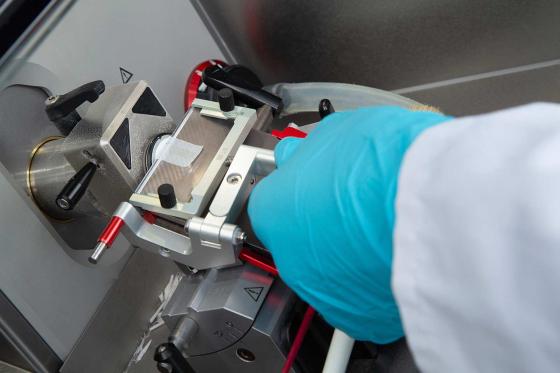 Flat sectioning area of a Leica CM1950 cryostat