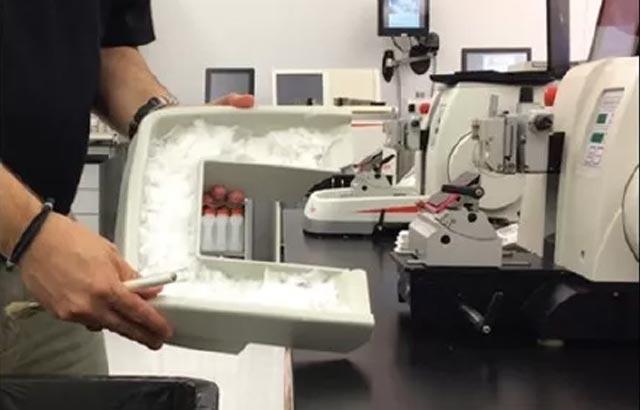 gaining-efficiencies-with-an-anti-static-waste-tray-on-histocore-640x410